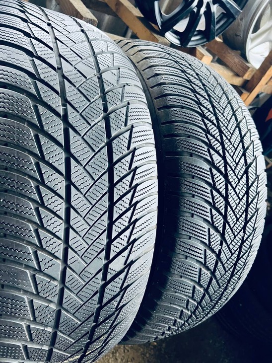 255 55 20 Bridgestone Blizzak LM001