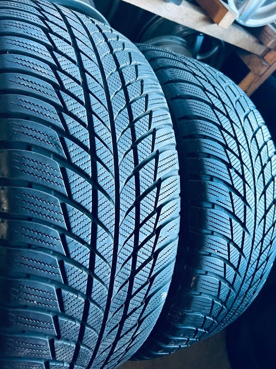 225 50 18 Bridgestone Blizzak LM001