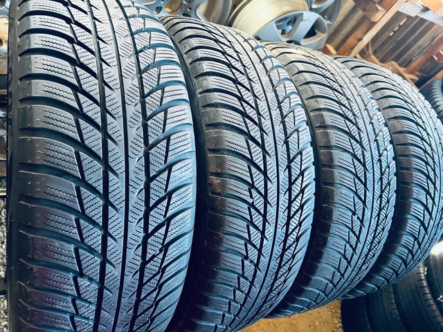 205 60 16 Bridgestone Blizzak LM001 RFT  Шини Резина Зимові б/у