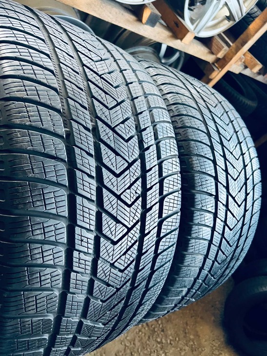 305 35 21 Pirelli Scorpion Winter 