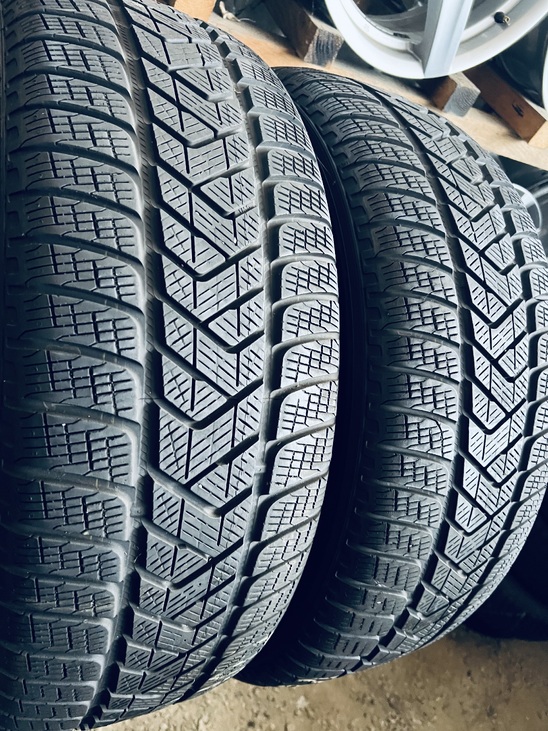 235 65 17 Pirelli Scorpion Winter [5020]