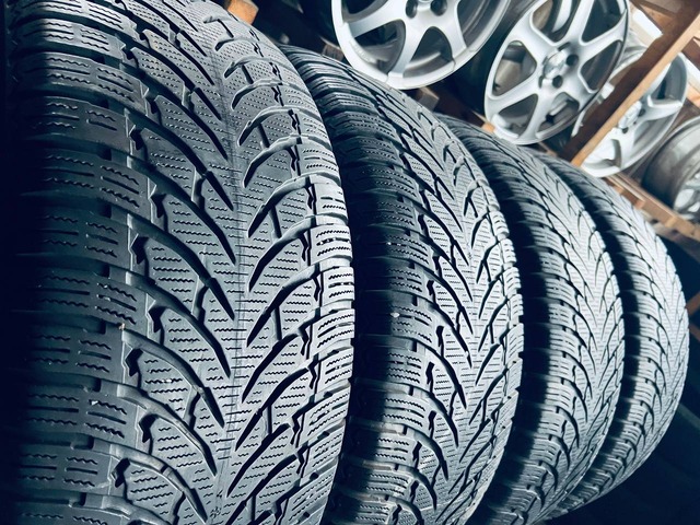 255 60 18 Nokian WR SUV 4 