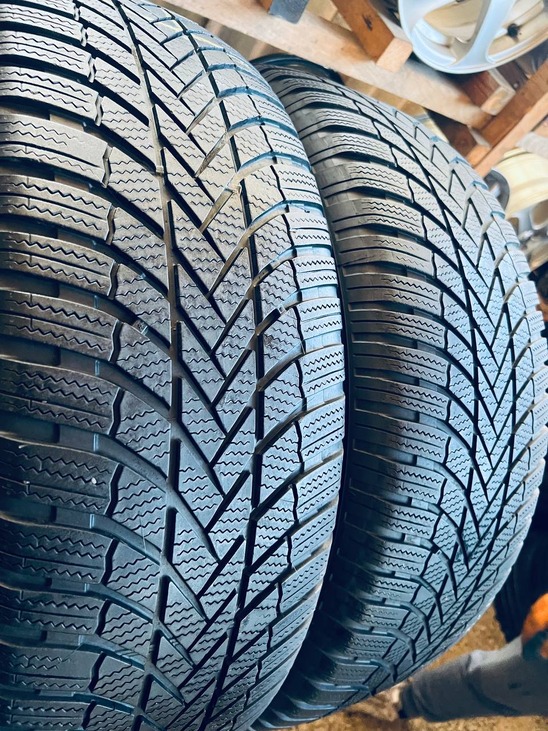 255 60 18 Bridgestone Blizzak LM005 [2121]