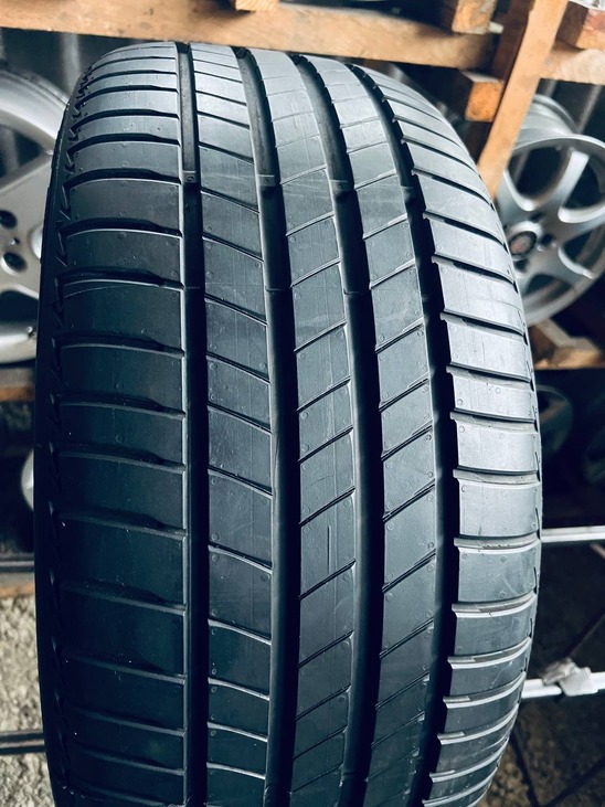 245 40 19 Bridgestone Turanza T005 [0223] 