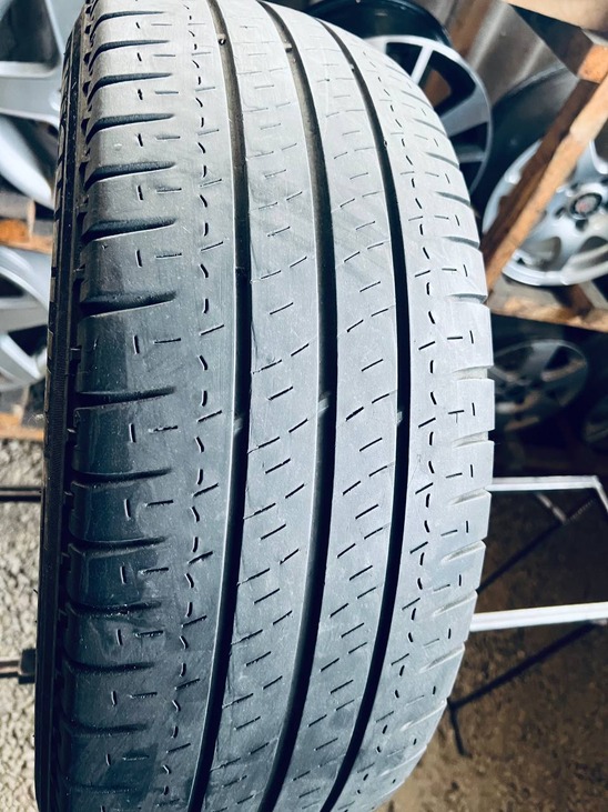 225 65 16C Michelin Agilis [1817]