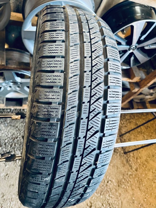 215 65 16 Bridgestone Blizzak LM-30 [3811]