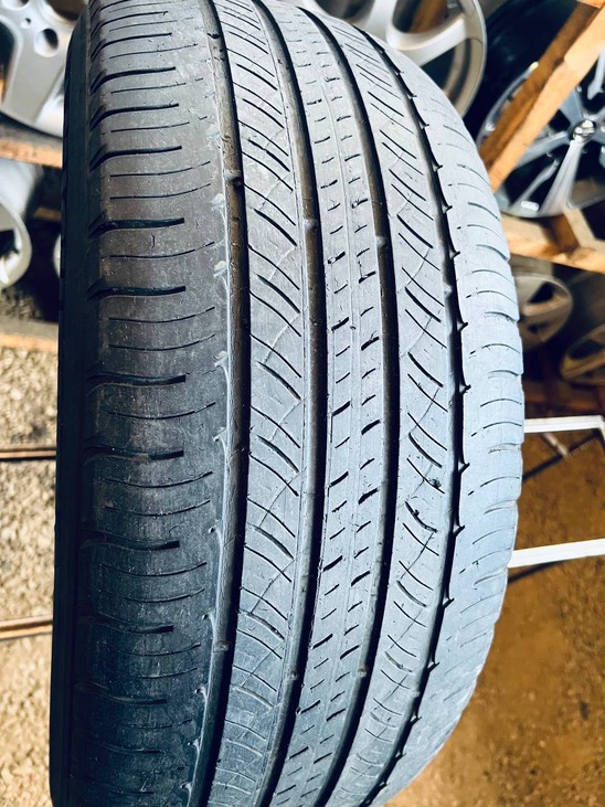 235 60 16 Michelin Latitude Tour HP