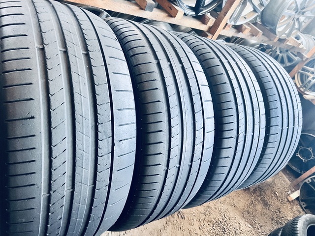 285 40 22 Pirelli P Zero PZ4 