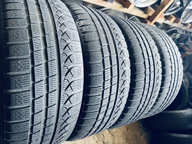 235 50 19 Pirelli P Zero Winter 