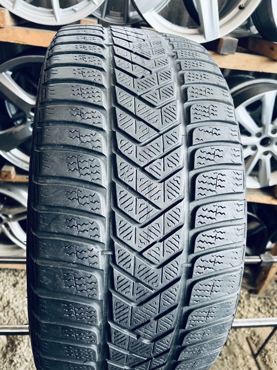 275 35 21 Pirelli Sottozero 3 