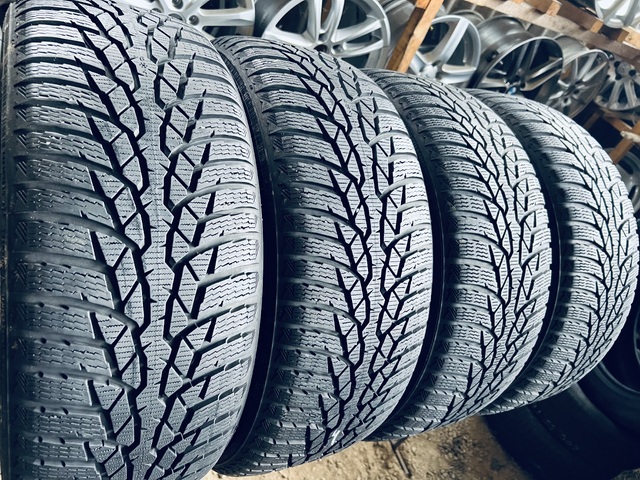 215 55 16 Nokian WR D4