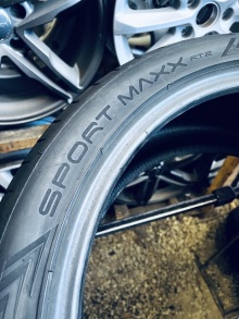 255 40 20 Dunlop Sport Maxx RT2 . Фото 8