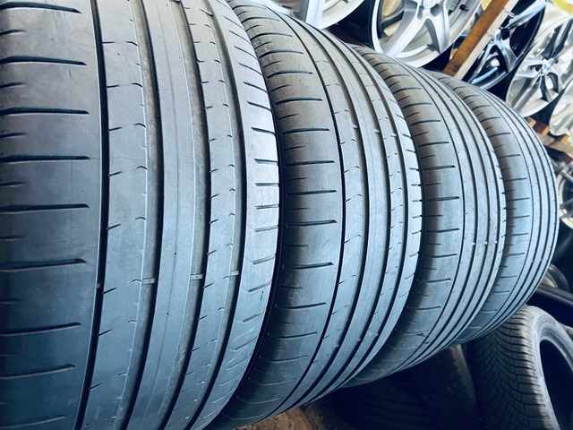 285 40 21 Pirelli P Zero