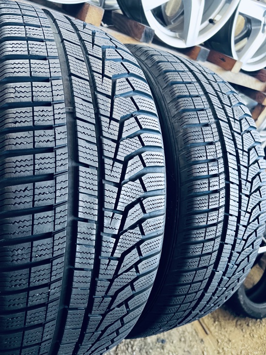 225 50 18 Hankook Winter i'Cept Evo2