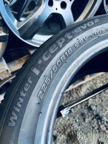 225 50 18 Hankook Winter i'Cept Evo2. Фото 9