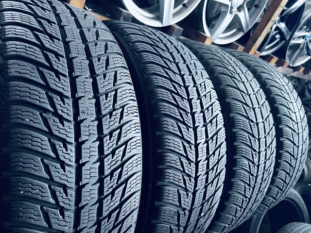 235 60 18 Nokian WR SUV3 