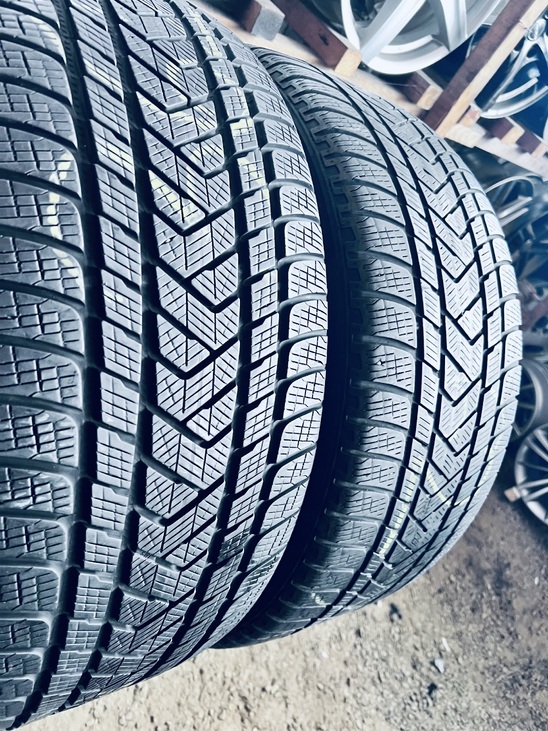285 40 21 Pirelli Scorpion Winter 