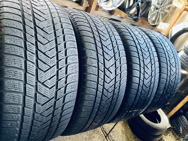 285 40 21 Pirelli Scorpion Winter 