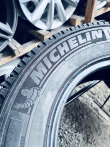 215 70 15C Michelin Agilis Camping. Фото 8
