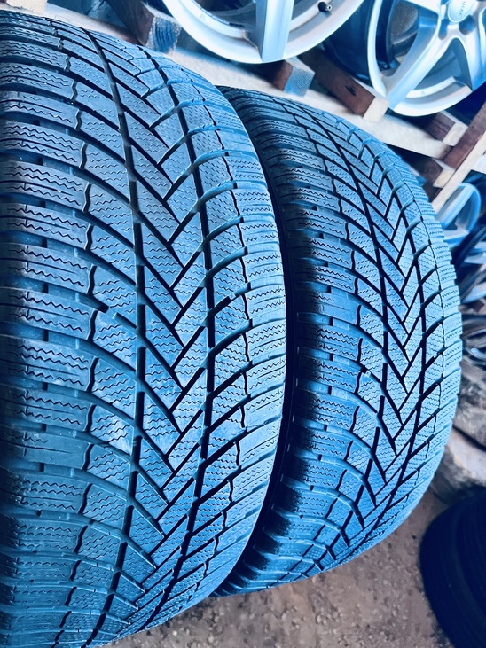 245 45 20 Bridgestone Blizzak LM005