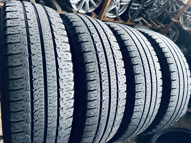 215 70 15C Michelin Agilis Camping [0823] 