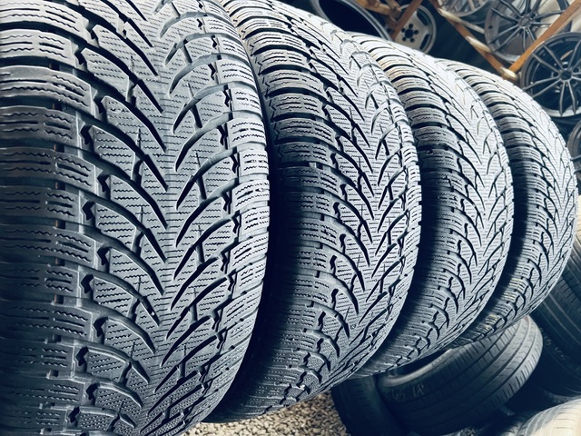 265 50 19 Nokian WR SUV4 FRT 
