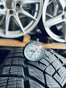 235 60 17 Goodyear Ultragrip Grip Performance. Фото 7