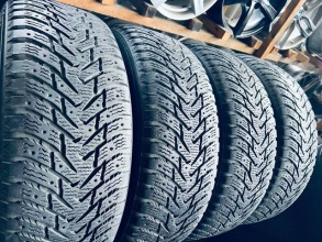 235 65 17 Nokian Hakkapeliitta 8