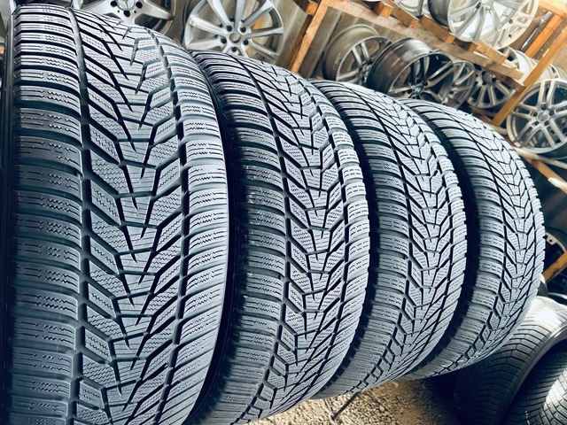 255 45 20 Hankook Winter I'Cept Evo3 X