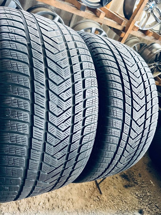 305 40 20 Pirelli Scorpion Winter