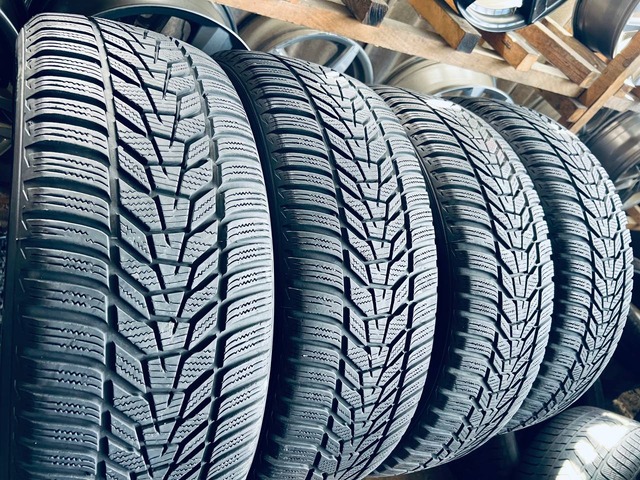 225 55 18 Hankook Winter i'Cept Evo3 X