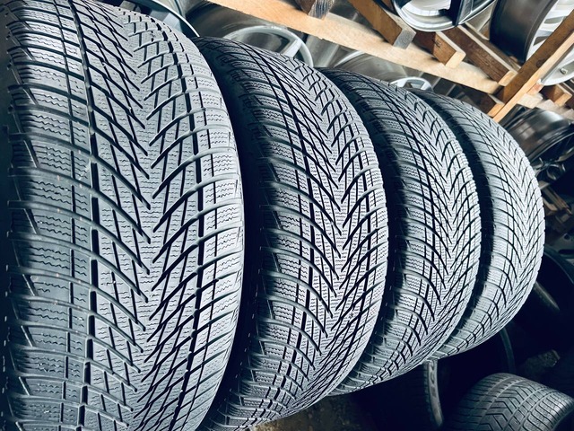 235 45 18 Goodyear UltraGrip Performance 3 Шини Резина Зимові 