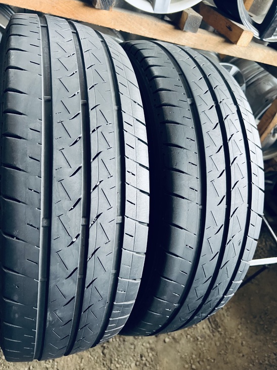 225 65 16C Bridgestone Duravis R660