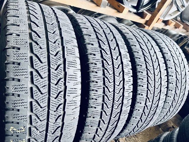 235 65 16C Goodyear Ultra Grip Cargo 