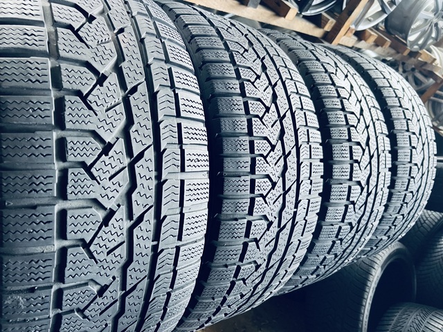 275 45 20 Kumho I'zen RV Asymmetric