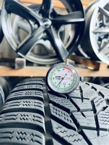 235 45 20 Hankook Winter i'Cept Evo3 X. Фото 4