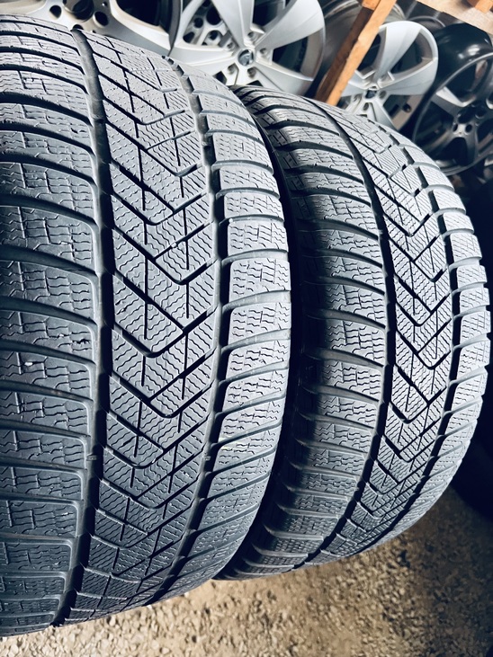 255 40 18 Pirelli Sottozero3 RFT 