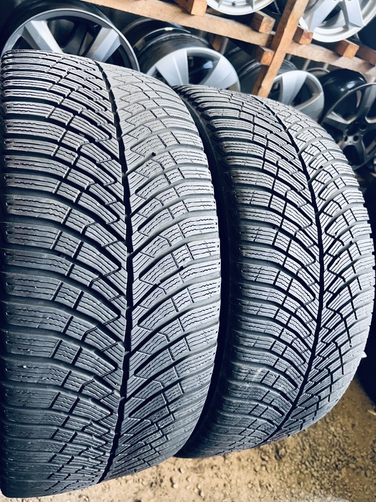 255 35 21 Pirelli P Zero Winter2