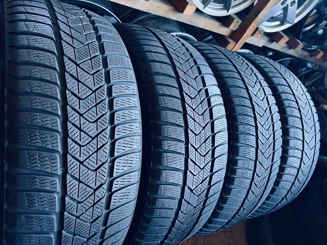 225 55 18 Pirelli Sottozero 3 [2024] 