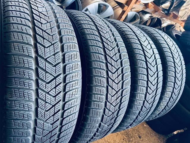 235 60 18 Pirelli Scorpion Winter 