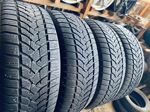 235 60 18 Dunlop Winter Sport 5 
