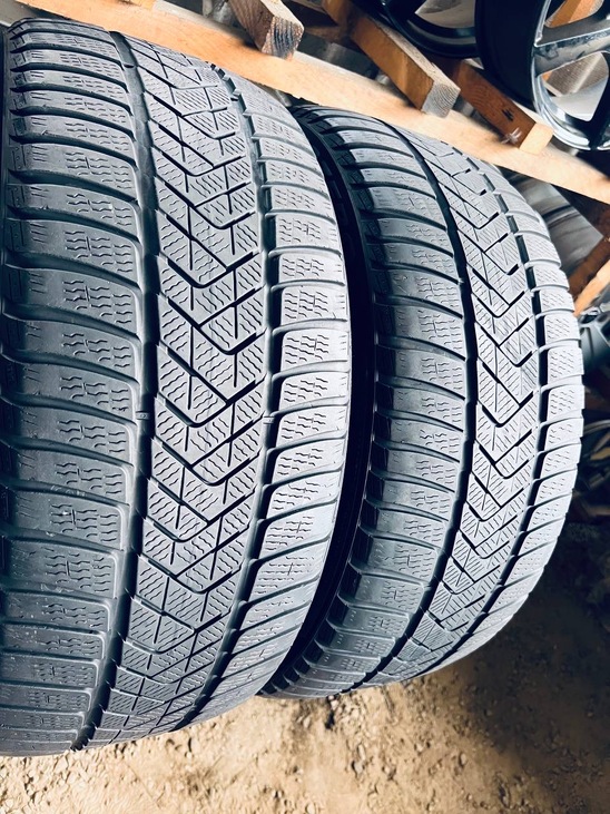255 40 20 Pirelli Sottozero 3 Elect 