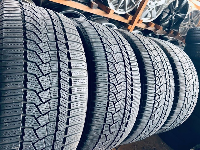 275 35 22 Continental WinterContact TS860S 