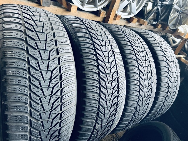 235 55 19 Hankook Winter I'Cept Evo3 X 
