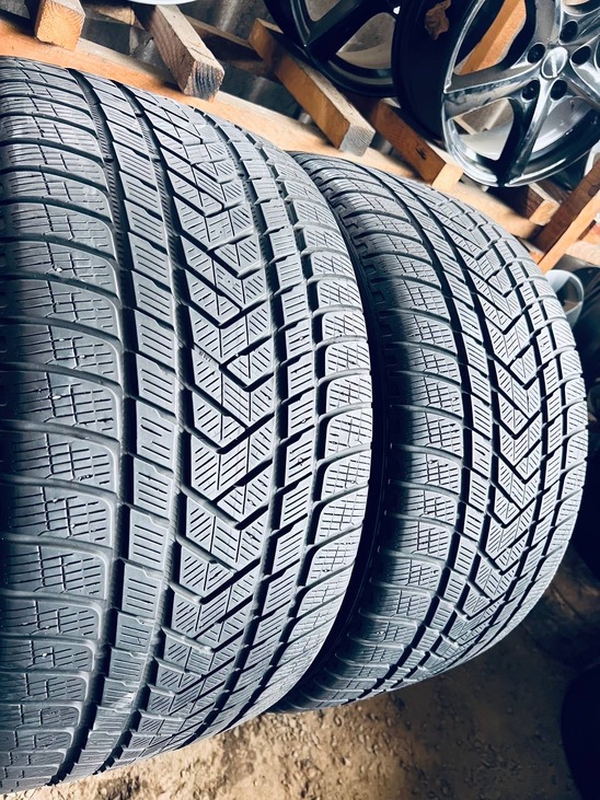 305 40 20 Pirelli Scorpion Winter [3123]