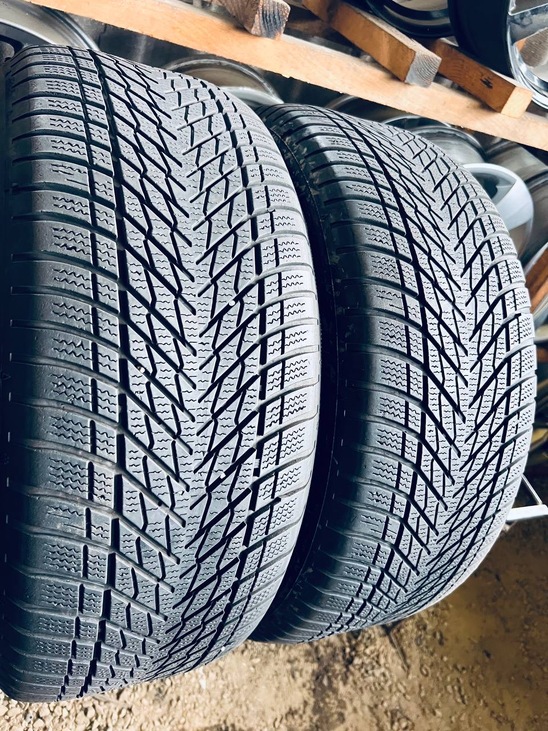 235 45 18 Dunlop Winter EV 