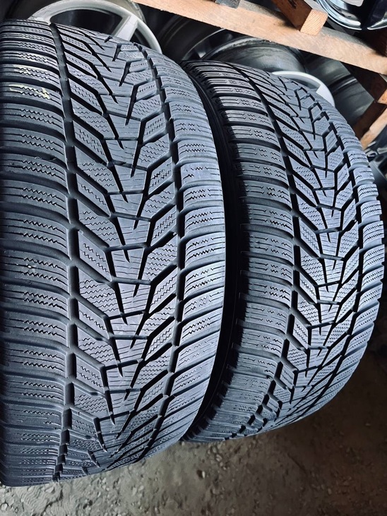 245 45 18 Hankook Winter I'Cept Evo3
