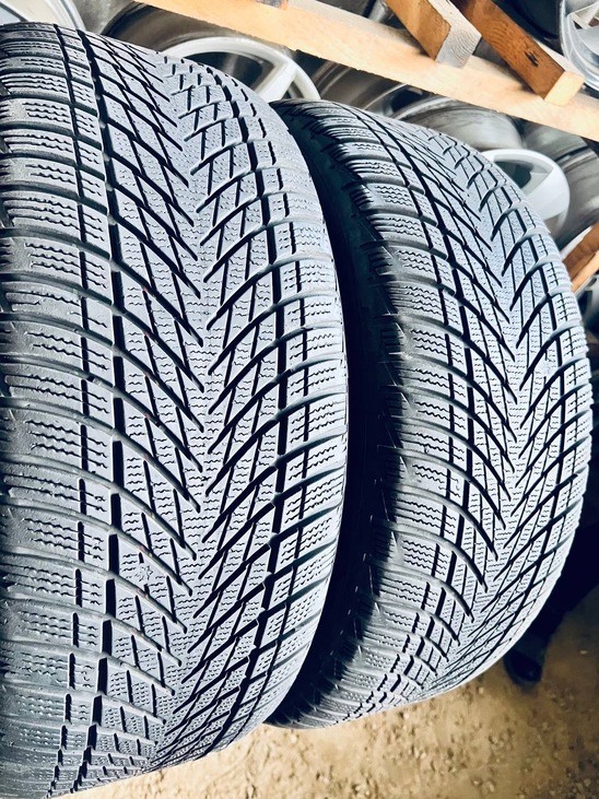 235 50 18 Goodyear UltraGrip Performance 3 