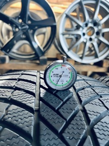 275 40 21 Bridgestone Blizzak LM005 . Фото 6