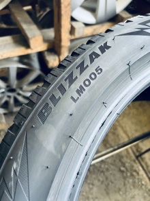 275 40 21 Bridgestone Blizzak LM005 . Фото 8